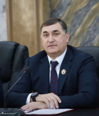 Управляющий Отделением Социального фонда России по Чеченской  Республике Мохмад-Эми Ахмадов встретился с корреспондентом  газеты "Вести Республики" Абубакаровым Р.А.